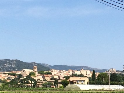 A first sight of the village of Caromb 